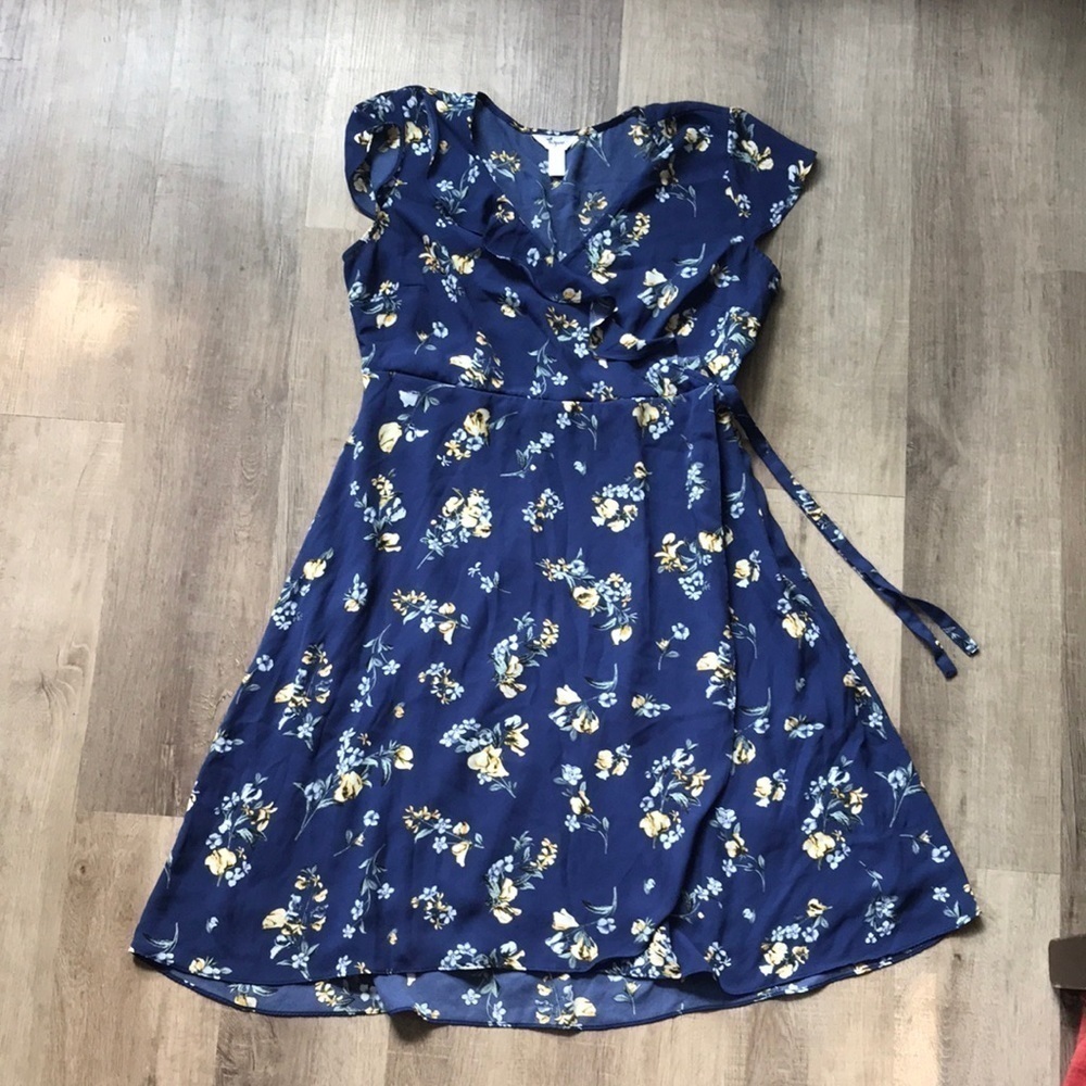 Thyme maternity dress wrap around size small